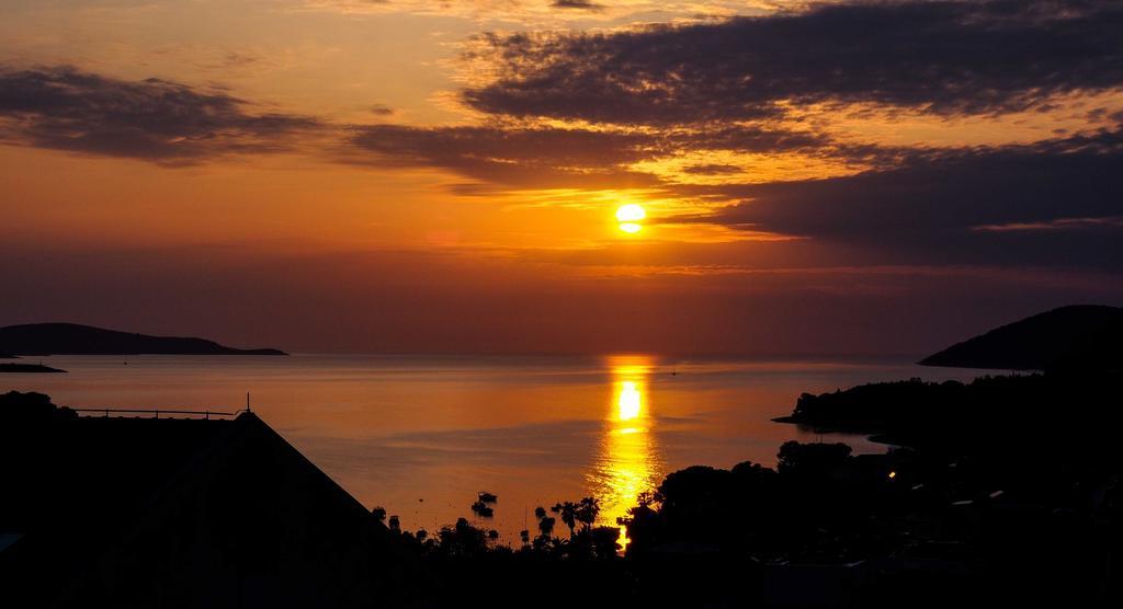 Viskovic * Hvar Town