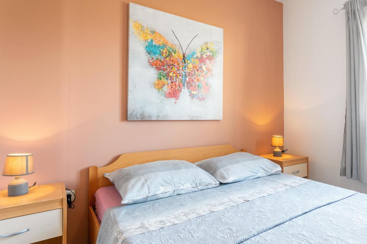Viskovic Apartment Hvar Town