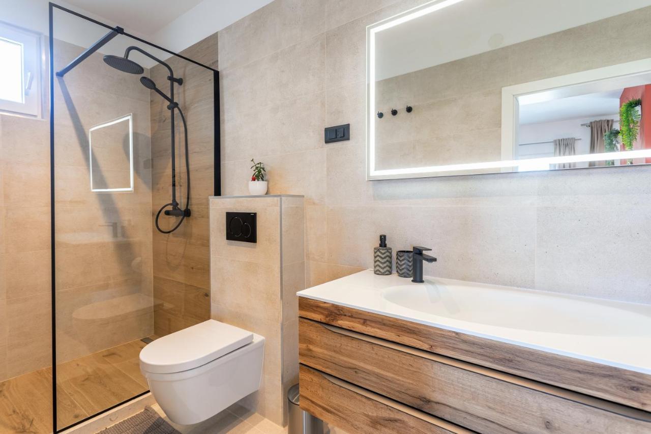 Viskovic Apartment Hvar Town